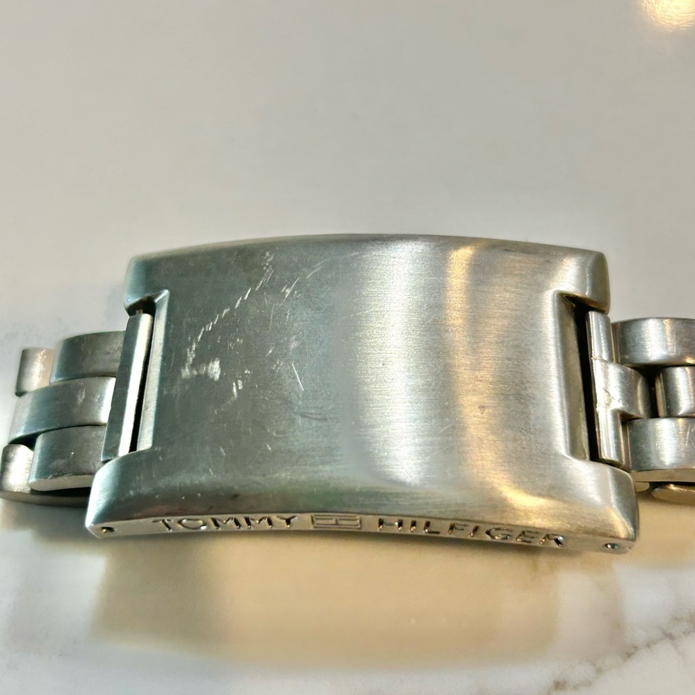 Tommy Hilfiger Unisex Bracelet
Stainless Steel Watchband Look - Picture 11 of 16